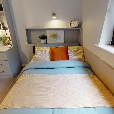 Comfy Ensuite Bedrooms At Manchester Gardens Near City Centre-3